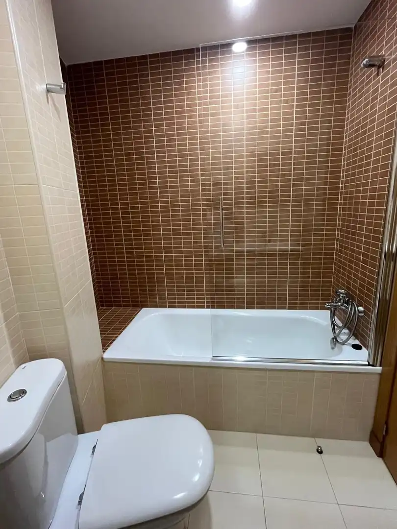 Bathroom of Flat for rent in Cambre   with Heating and Storage room