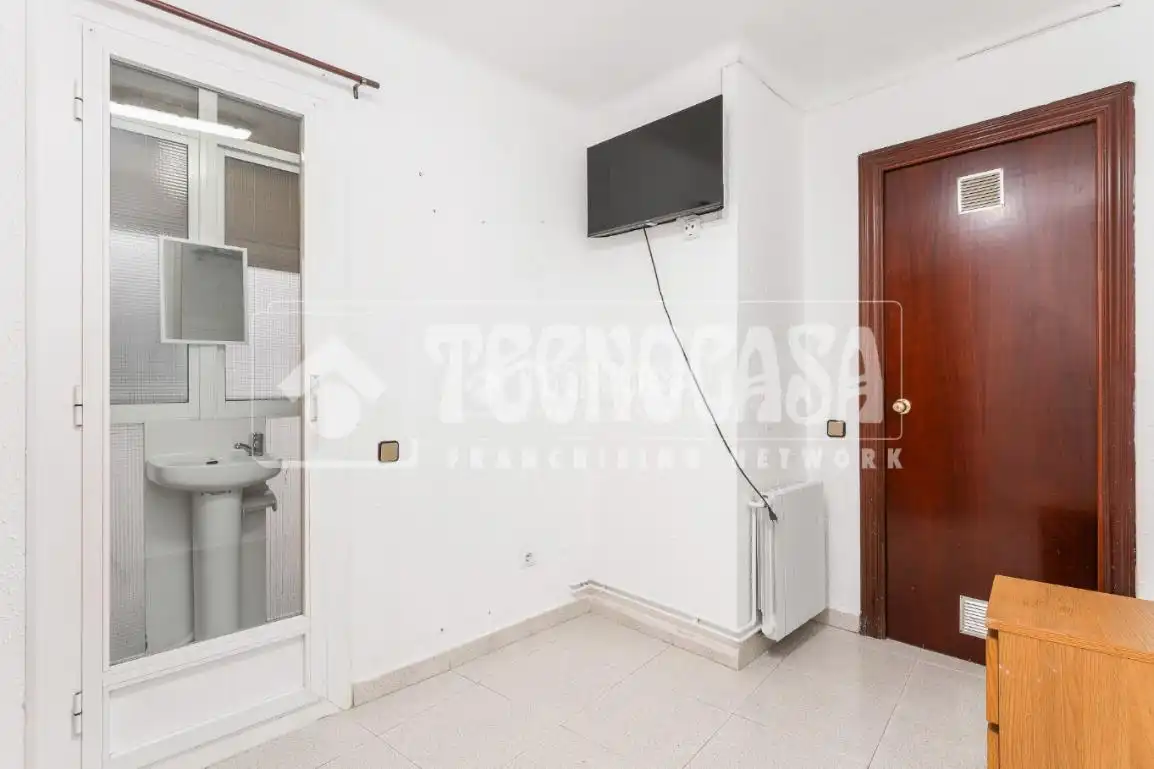 Dormitori de Pis en venda en Cornellà de Llobregat amb Calefacció