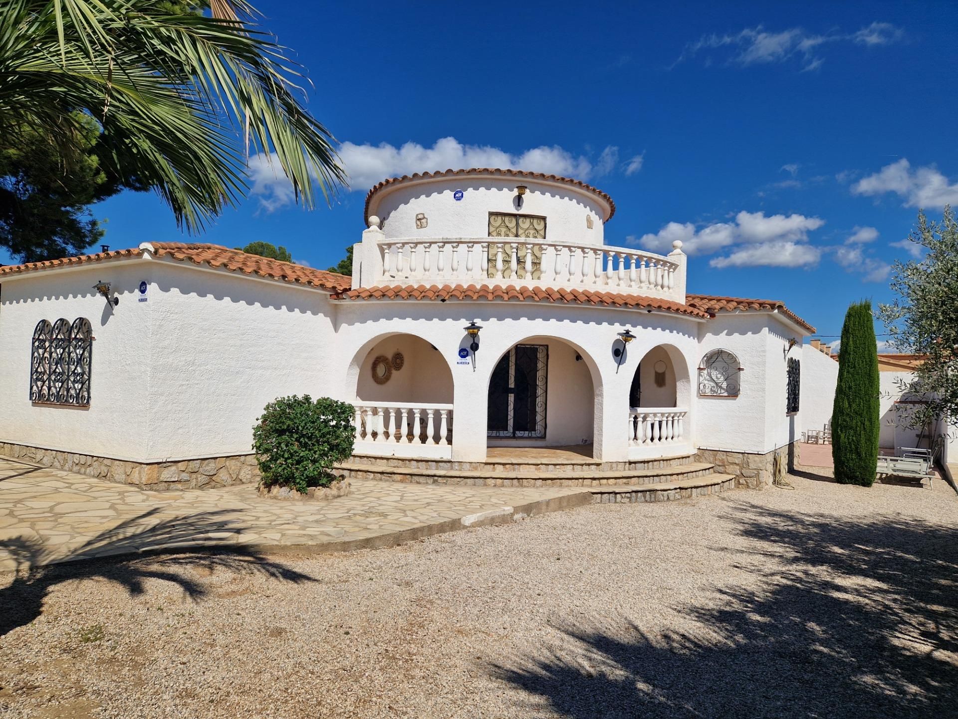 Vista exterior de Casa o xalet en venda en Mont-roig del Camp amb Jardí privat, Terrassa i Piscina