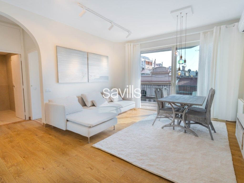 Sala d'estar de Apartament en venda en  Barcelona Capital amb Aire condicionat, Terrassa i Moblat