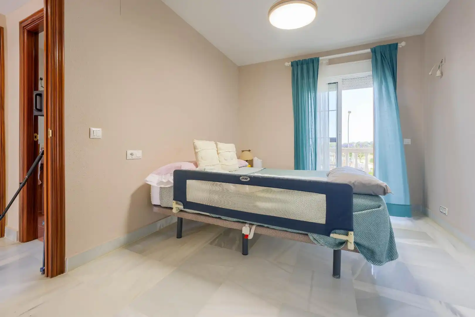Bedroom of Houses for sale in Espartinas  with Air Conditioner, Heating and Private garden