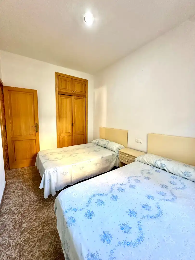 Dormitori de Apartament de lloguer en Miramar amb Terrassa, Moblat i Balcó