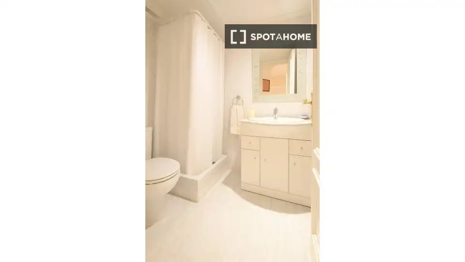 Room in El Pilar