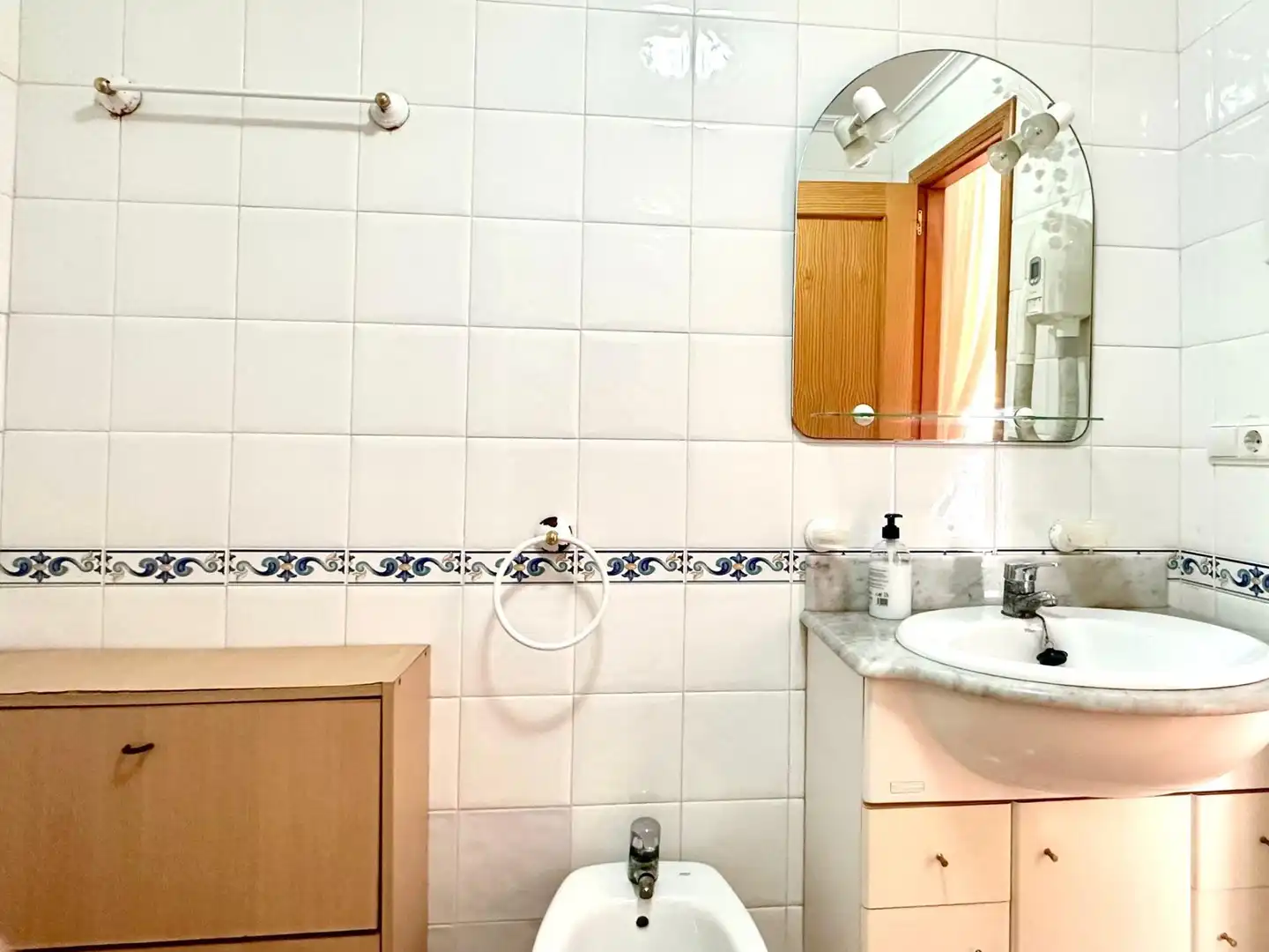 Badezimmer von Wohnung zum Verkauf in Torrevieja mit Klimaanlage und Terrasse