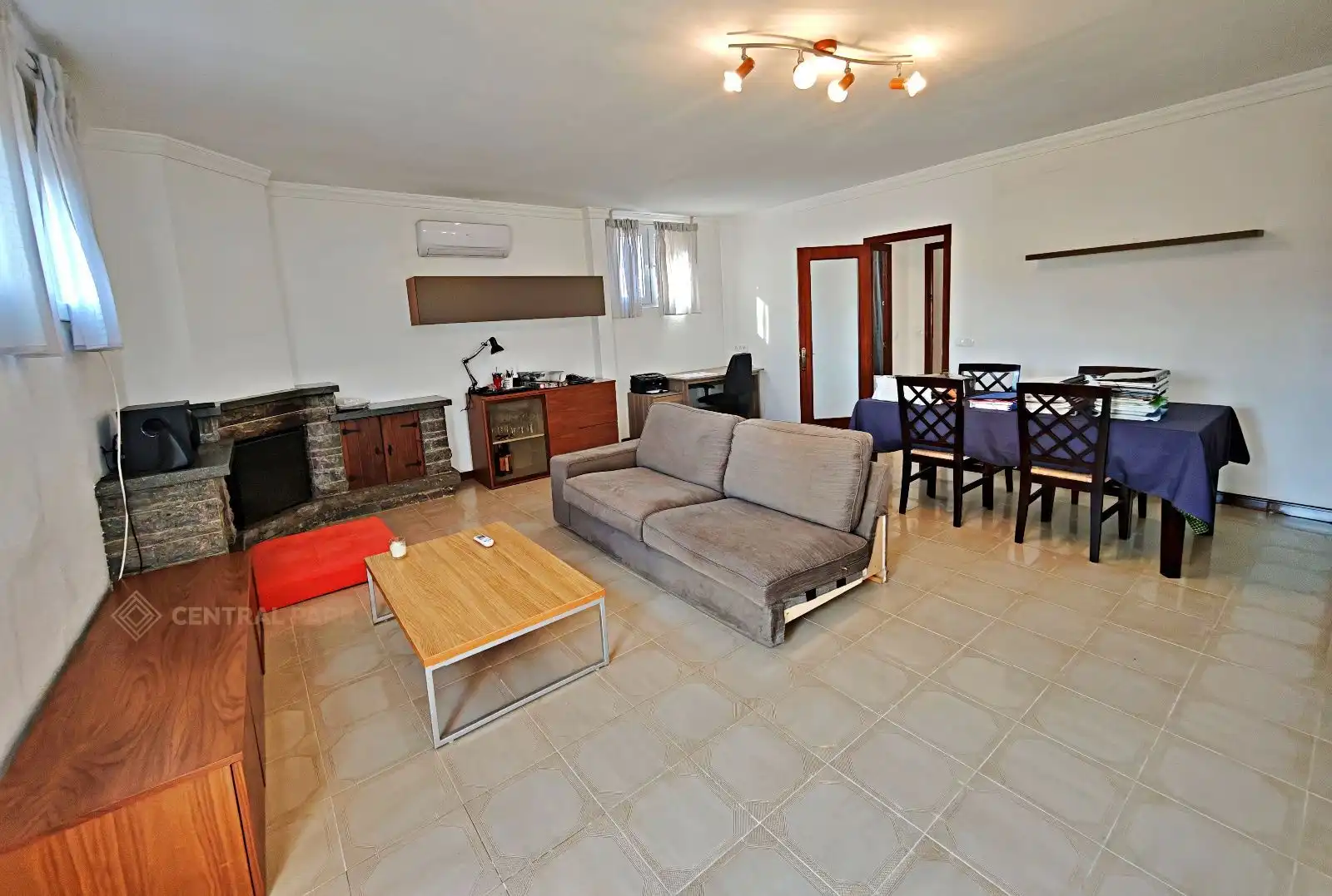 Sala d'estar de Casa o xalet en venda en Pacs del Penedès amb Calefacció, Terrassa i Traster