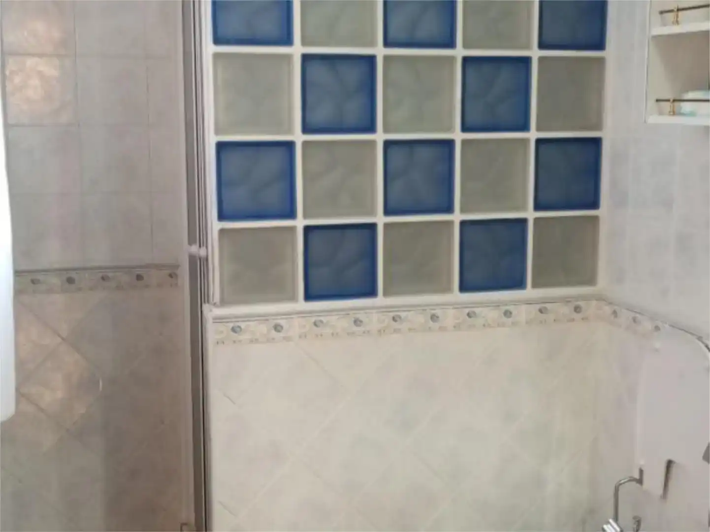 Bathroom of Flat for sale in Marmolejo  with Air Conditioner, Private garden and Storage room