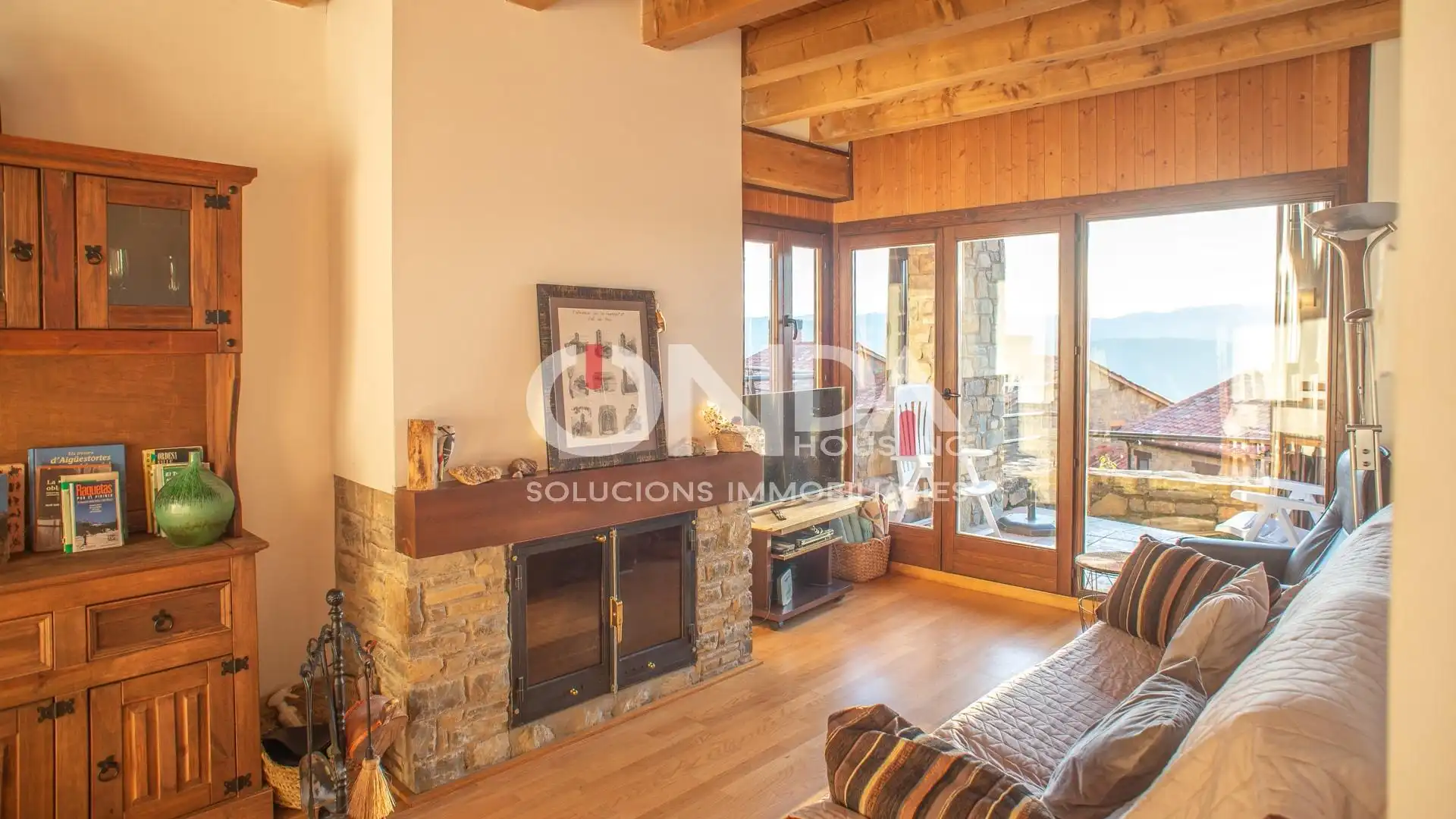 Living room of Flat for sale in El Pont de Suert  with Terrace and Furnished