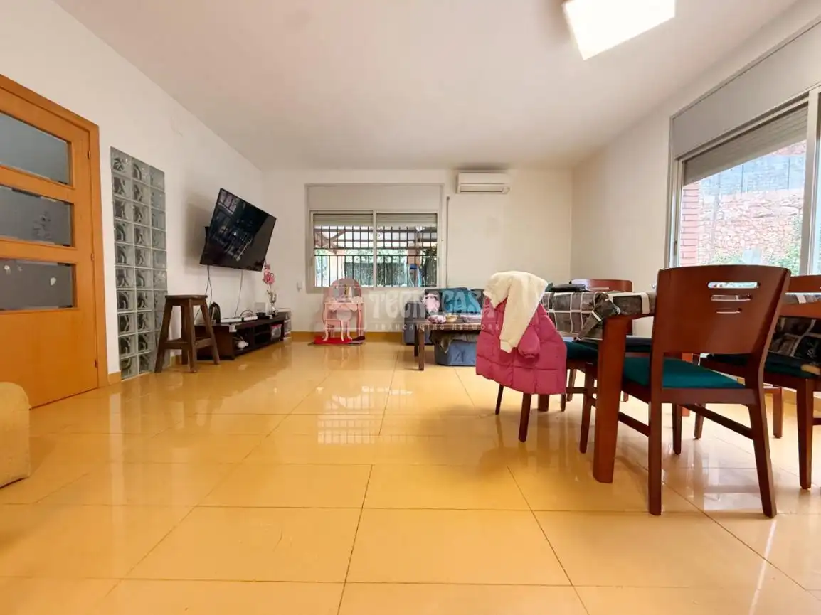Casa con terraza en venta en Cervelló, imagen 2