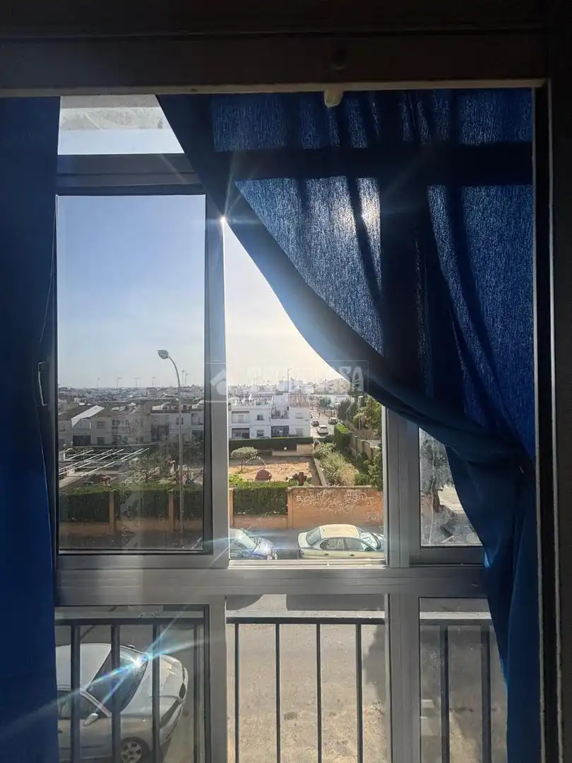 Außenansicht von Wohnung zum Verkauf in Alcalá de Guadaira mit Balkon