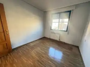 Bedroom of Flat for sale in Palencia  with Heating, Parquet flooring and Storage room