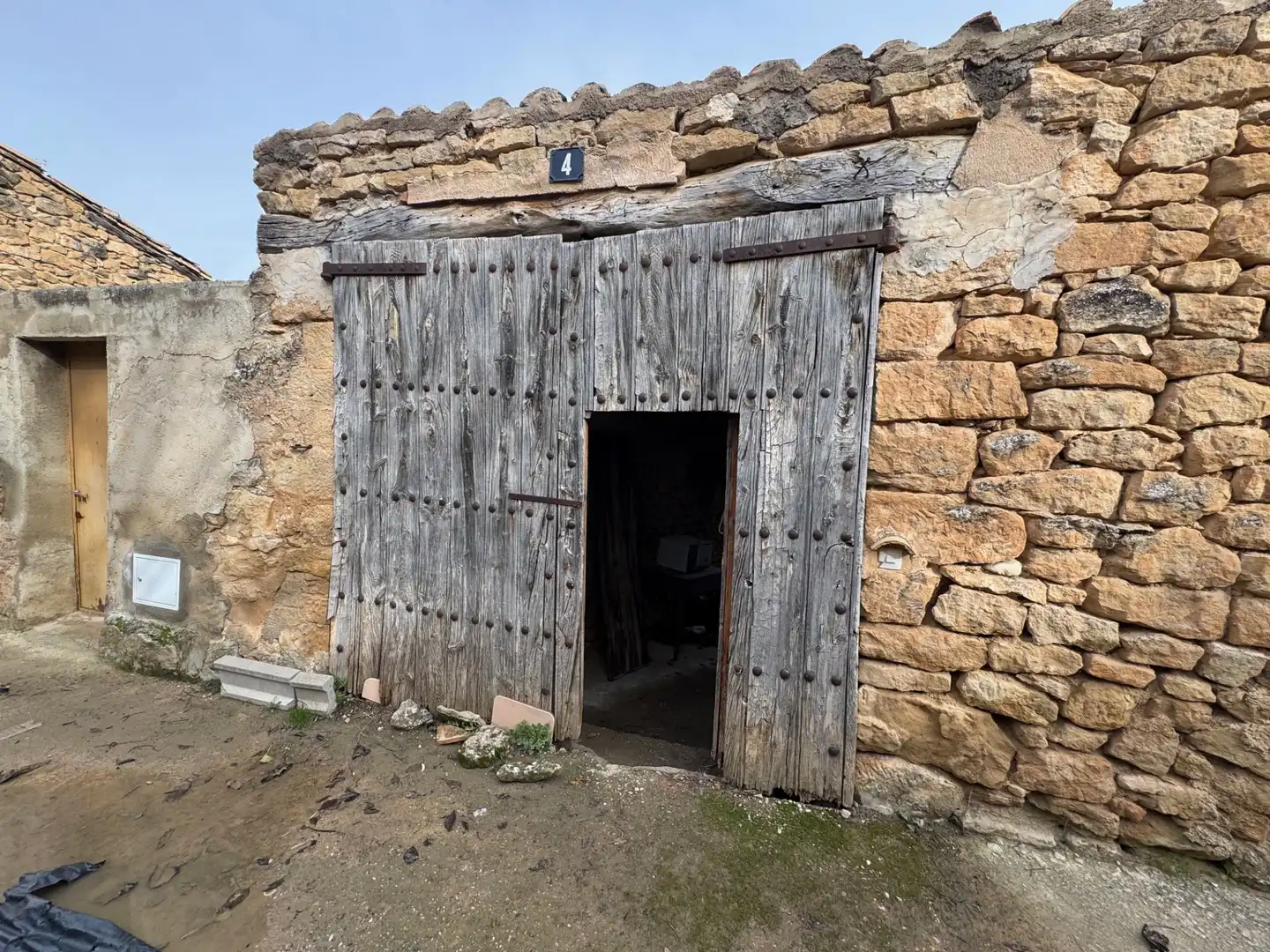 Vista exterior de Finca rústica en venda en Torre del Compte amb Jardí privat