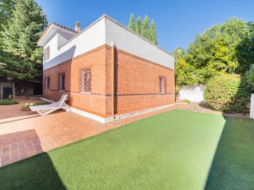 Casa amb jardí en venda a Calle Orlando Agudo