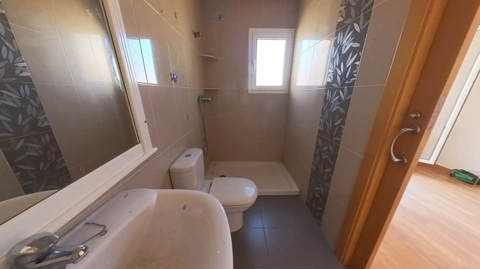 Baño de Piso en venta en Almansa con Calefacción, Parquet y Terraza