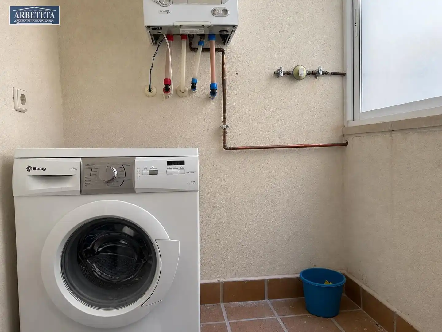 Badezimmer von Wohnung zum Verkauf in Sigüenza mit Heizung, Parkett und Gemeinschaftspool