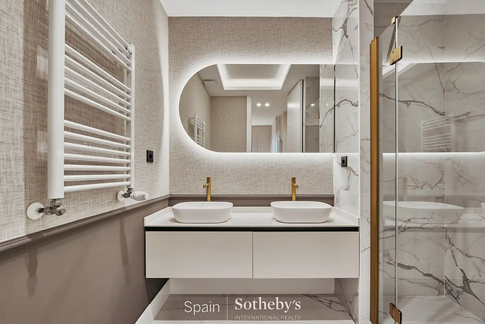 Badezimmer von Wohnungen zum Verkauf in Madrid mit Klimaanlage und Heizung