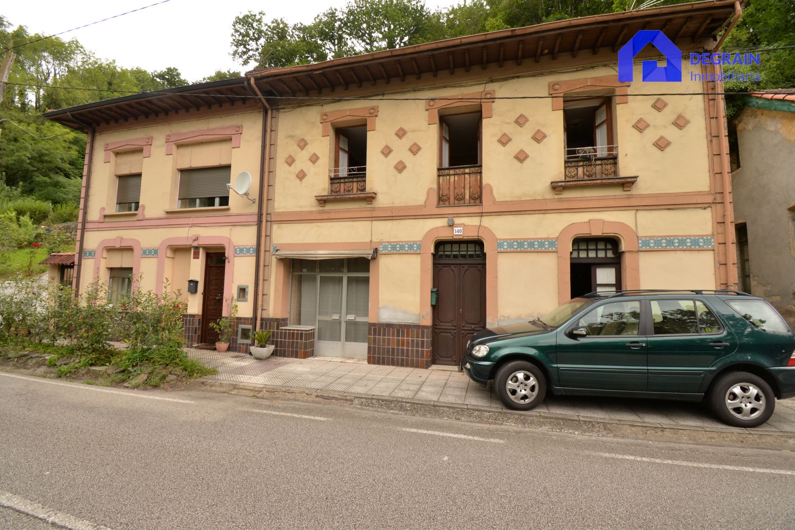 Vista exterior de Casa o xalet en venda en Oviedo  amb Calefacció