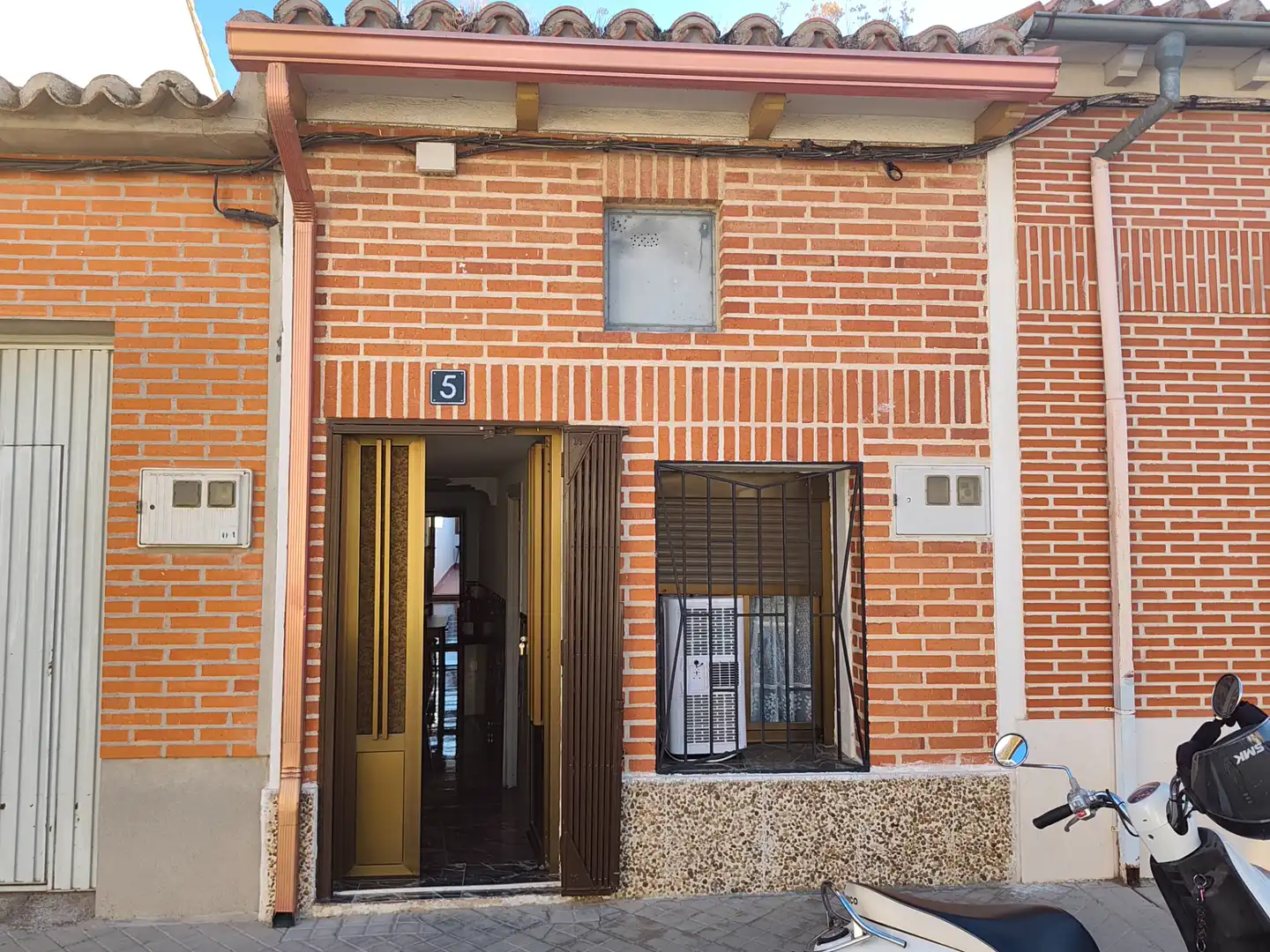 Vista exterior de Casa o xalet en venda en Nava del Rey amb Moblat, Rentadora i Microones