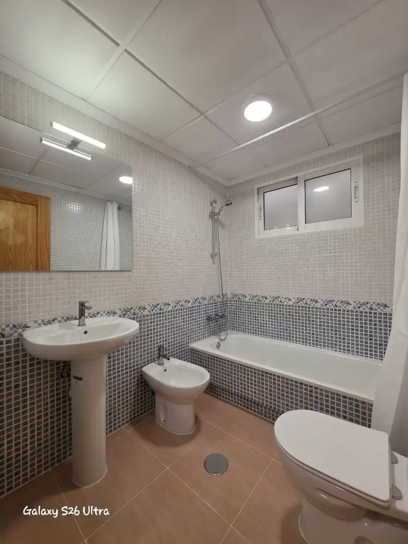 Badezimmer von Wohnung zur Miete in Almoradí mit Möbliert, Ofen und Waschmaschine