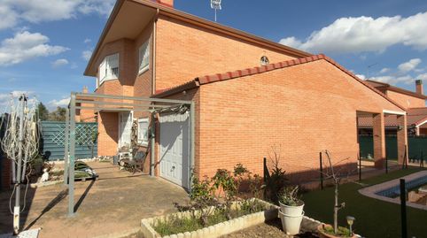 Foto 4 de Casa adosada en venta en Calle Pintor Benjamín Palencia, Galápagos, Guadalajara