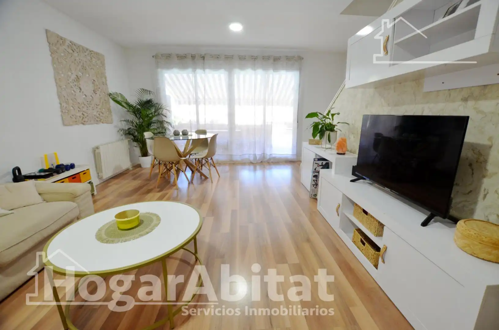 Sala d'estar de Casa adosada en venda en San Vicente del Raspeig / Sant Vicent del Raspeig amb Aire condicionat, Calefacció i Jardí privat