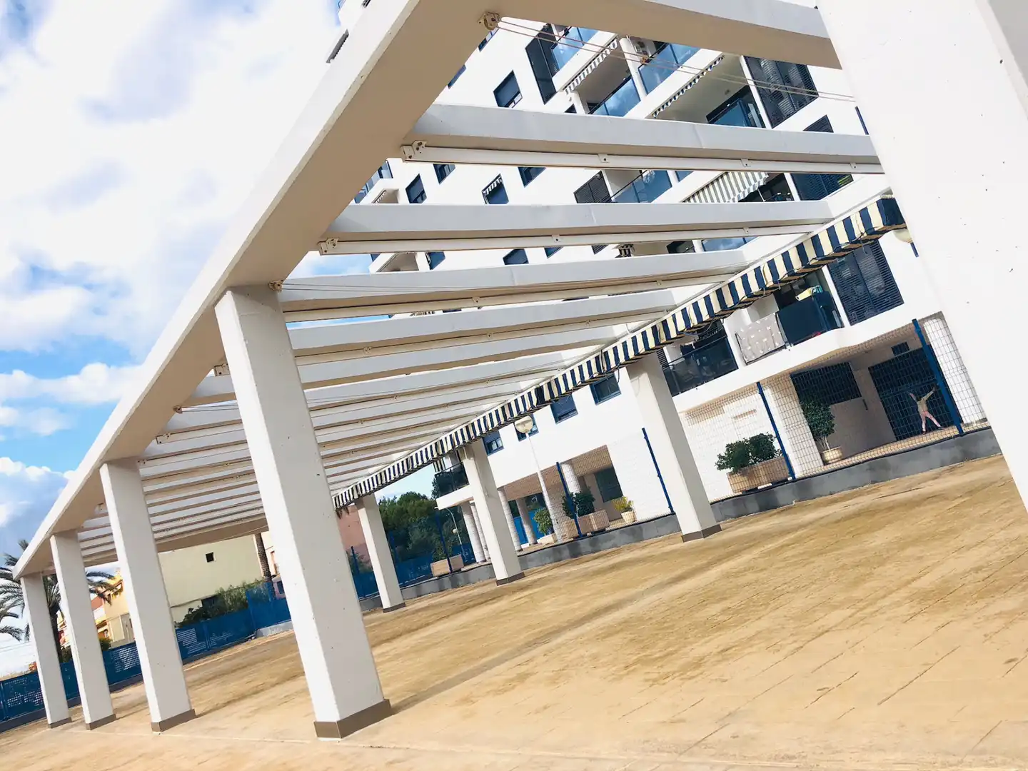 Terraza de Apartamento de alquiler con opción a compra en La Pobla de Farnals con Aire acondicionado, Jardín privado y Trastero