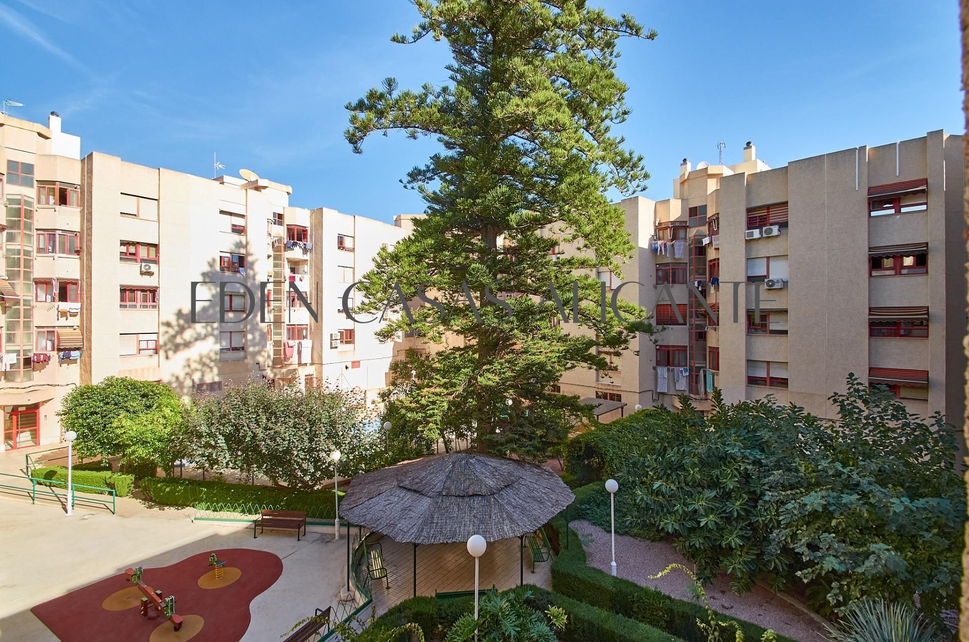Vista exterior de Apartamento en venta en Villajoyosa / La Vila Joiosa con Aire acondicionado, Calefacción y Jardín privado