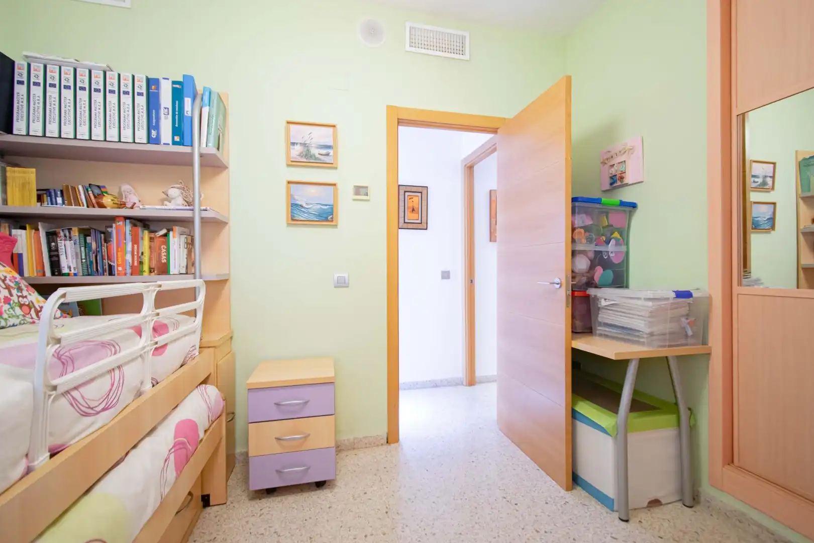 Bedroom of Flat for sale in Sevilla  with Air Conditioner, Heating and Community pool