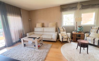 Sala d'estar de Pis en venda en Girona Capital amb Aire condicionat, Calefacció i Parquet