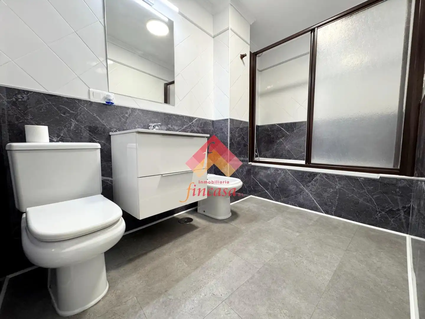 Bathroom of Flat for rent in Ronda  with Heating, Parquet flooring and Balcony