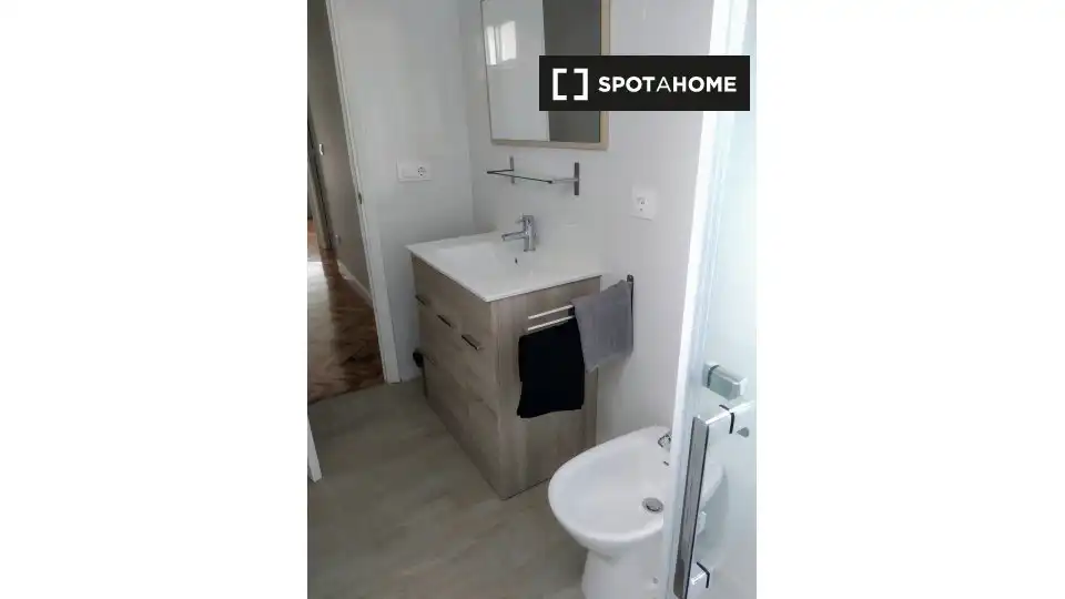 Room in Plaza Industria