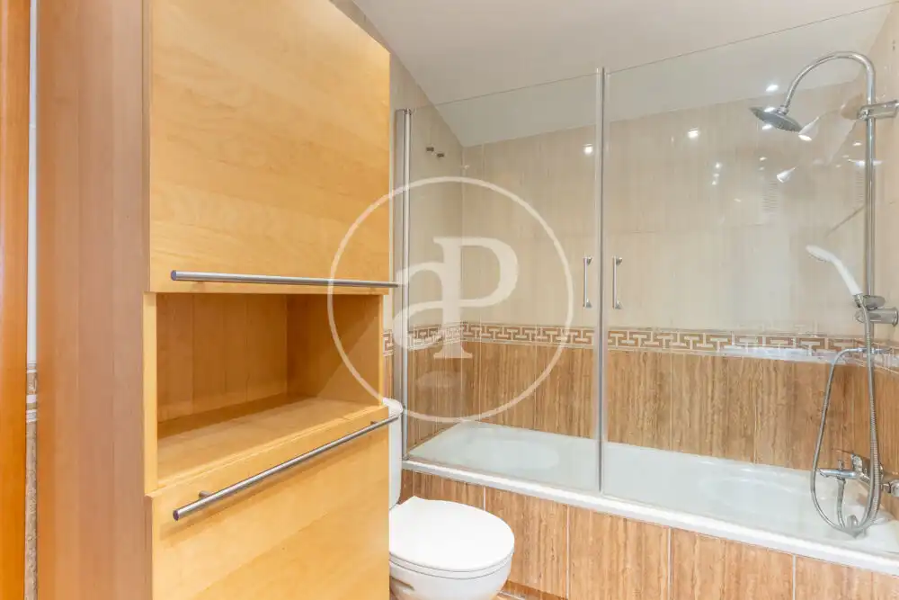 Baño de Piso de alquiler en Valencia con Aire acondicionado, Calefacción y Terraza