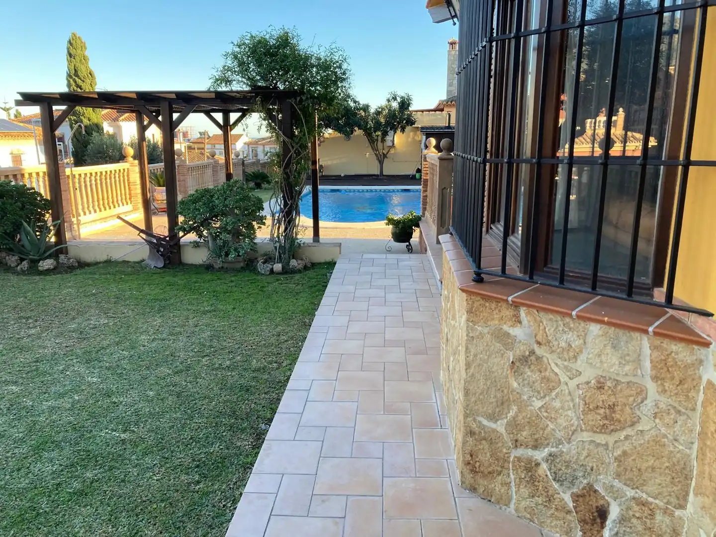 Piscina de Casa o chalet en venta en Fuengirola con Aire acondicionado, Jardín privado y Parquet