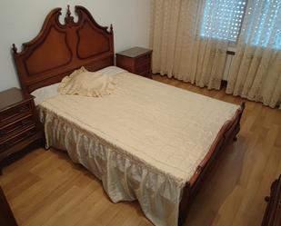 Dormitori de Pis en venda en  Logroño amb Parquet, Moblat i Balcó