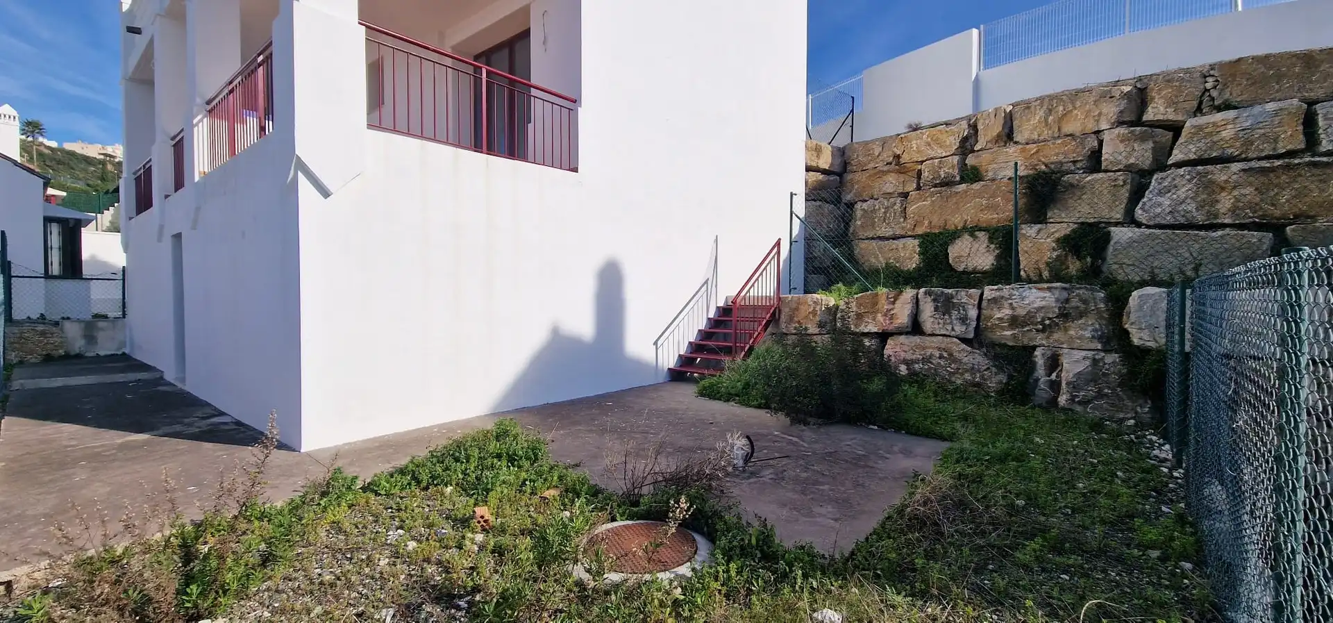 Außenansicht von Einfamilien-Reihenhaus zum Verkauf in Cártama mit Privatgarten und Terrasse