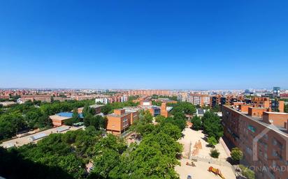 Exterior view of Flat for sale in  Madrid Capital  with Terrace