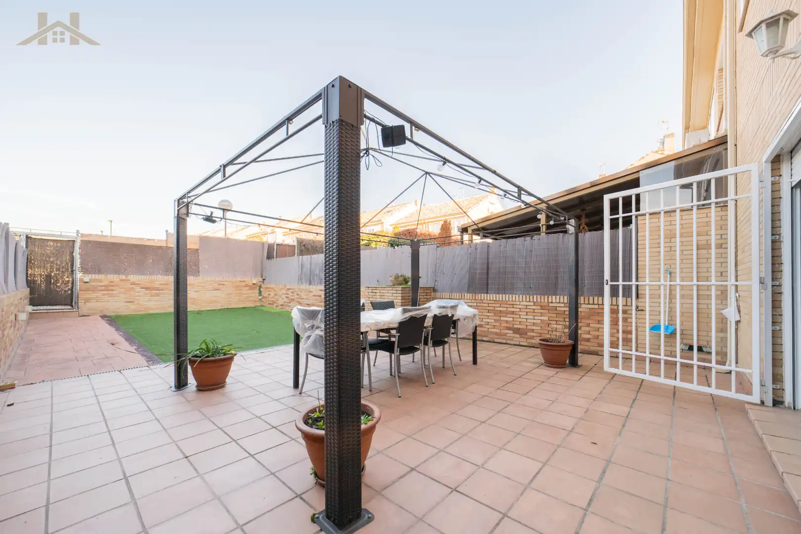 Terraza de Casa adosada en venta en Arroyomolinos (Madrid) con Aire acondicionado, Calefacción y Jardín privado