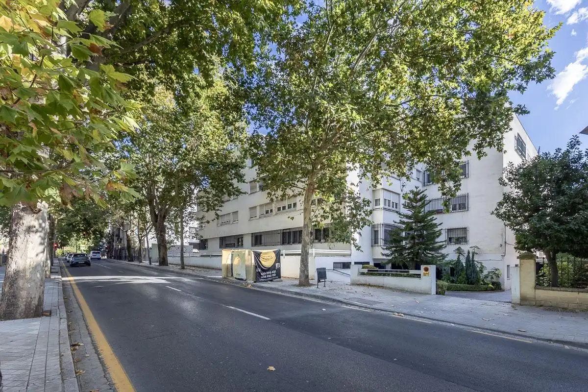 Exterior view of Flat for sale in Granada  with Air Conditioner, Heating and Storage room