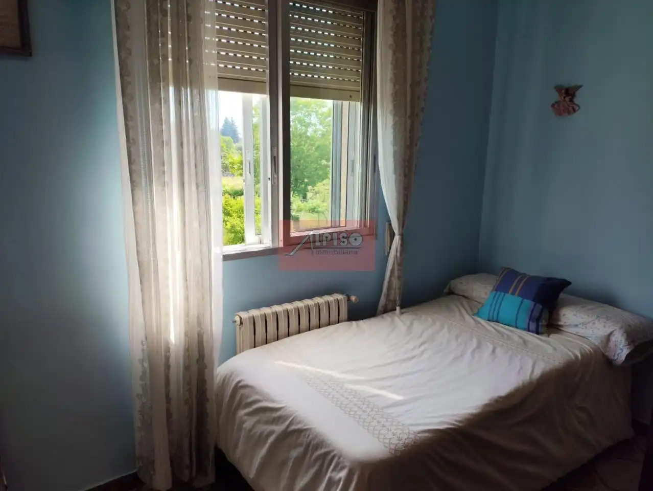 Dormitori de Casa o xalet en venda en Ourense Capital  amb Calefacció, Jardí privat i Traster