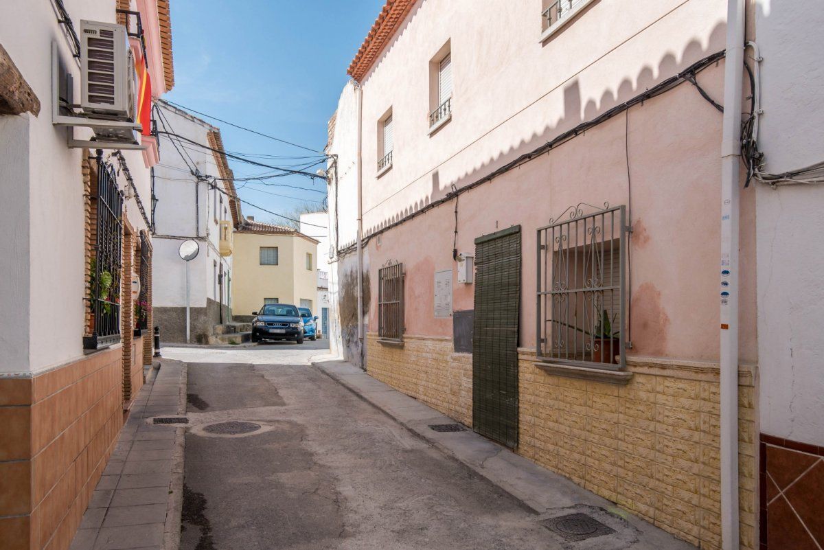 Exterior view of House or chalet for sale in Alhendín  with Air Conditioner, Terrace and Storage room