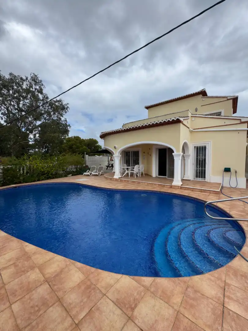 Chalet con piscina en venta en Carrió - La Merced - Los Pinos, imagen 3