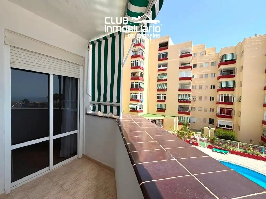 Vista exterior de Pis de lloguer en Adeje amb Terrassa, Moblat i Piscina comunitària