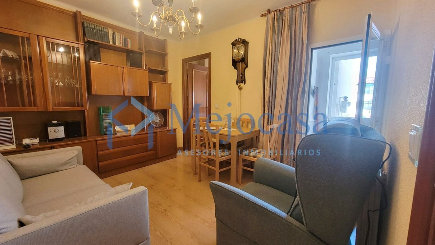 Living room of Flat for sale in  Madrid Capital  with Heating, Furnished and Oven