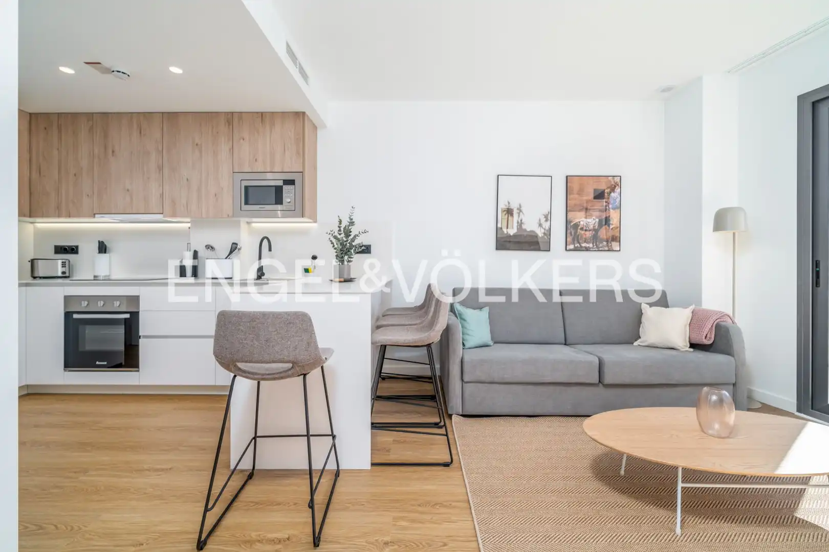 Sala de estar de Piso en venta en L'Hospitalet de Llobregat con Aire acondicionado, Calefacción y Balcón