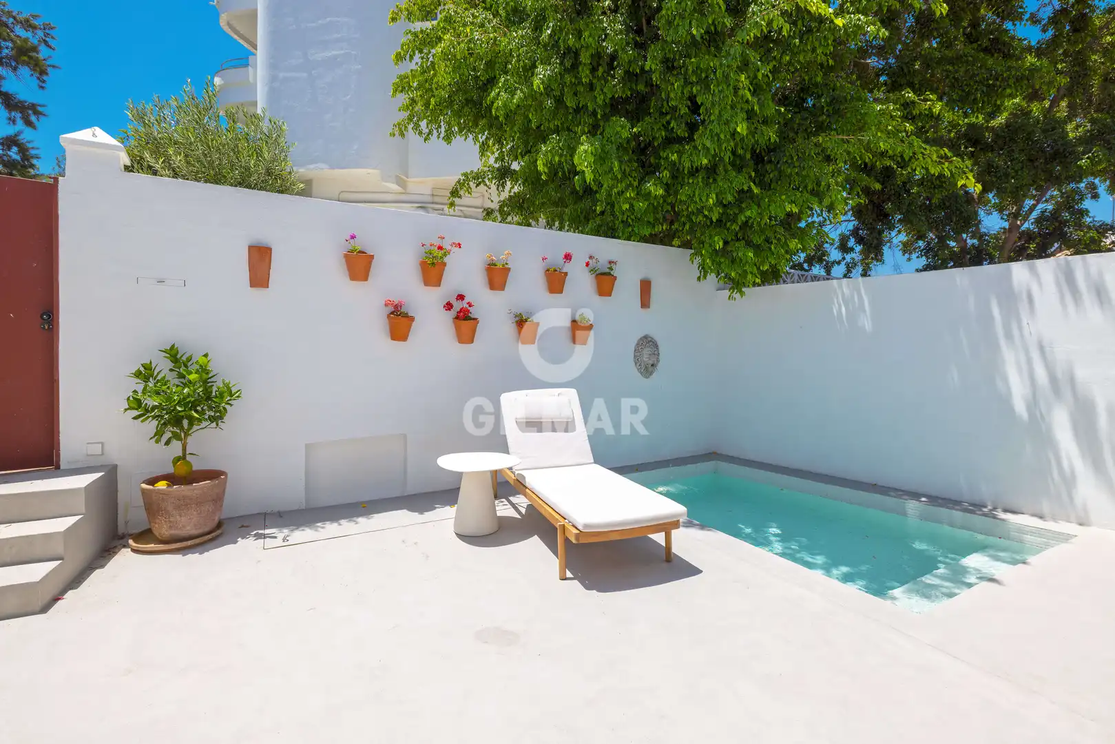 Piscina de Casa adosada en venta en Marbella con Calefacción, Jardín privado y Piscina