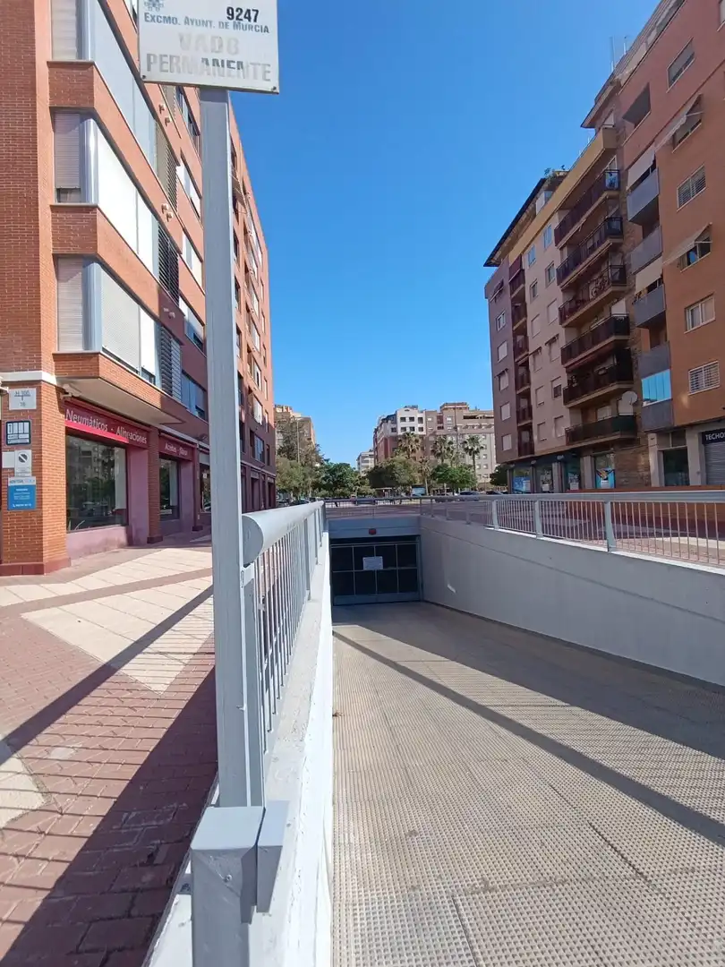 Außenansicht von Wohnung zur Miete in Murcia mit Klimaanlage, Heizung und Privatgarten