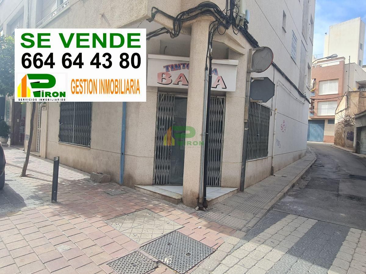 Vista exterior de Local en venda en Lorca