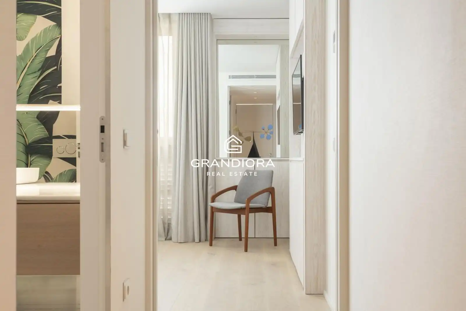 Ático en venta en Barcelona con Terraza, Amueblado y Alarma