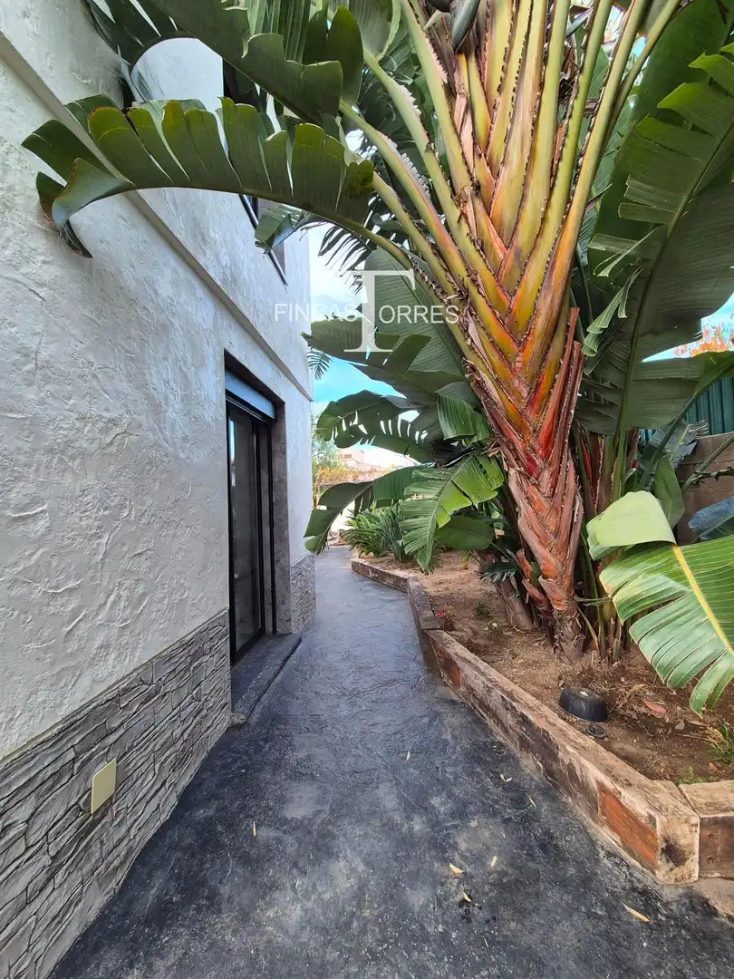 Vista exterior de Casa o chalet en venta en El Vendrell con Aire acondicionado, Jardín privado y Parquet