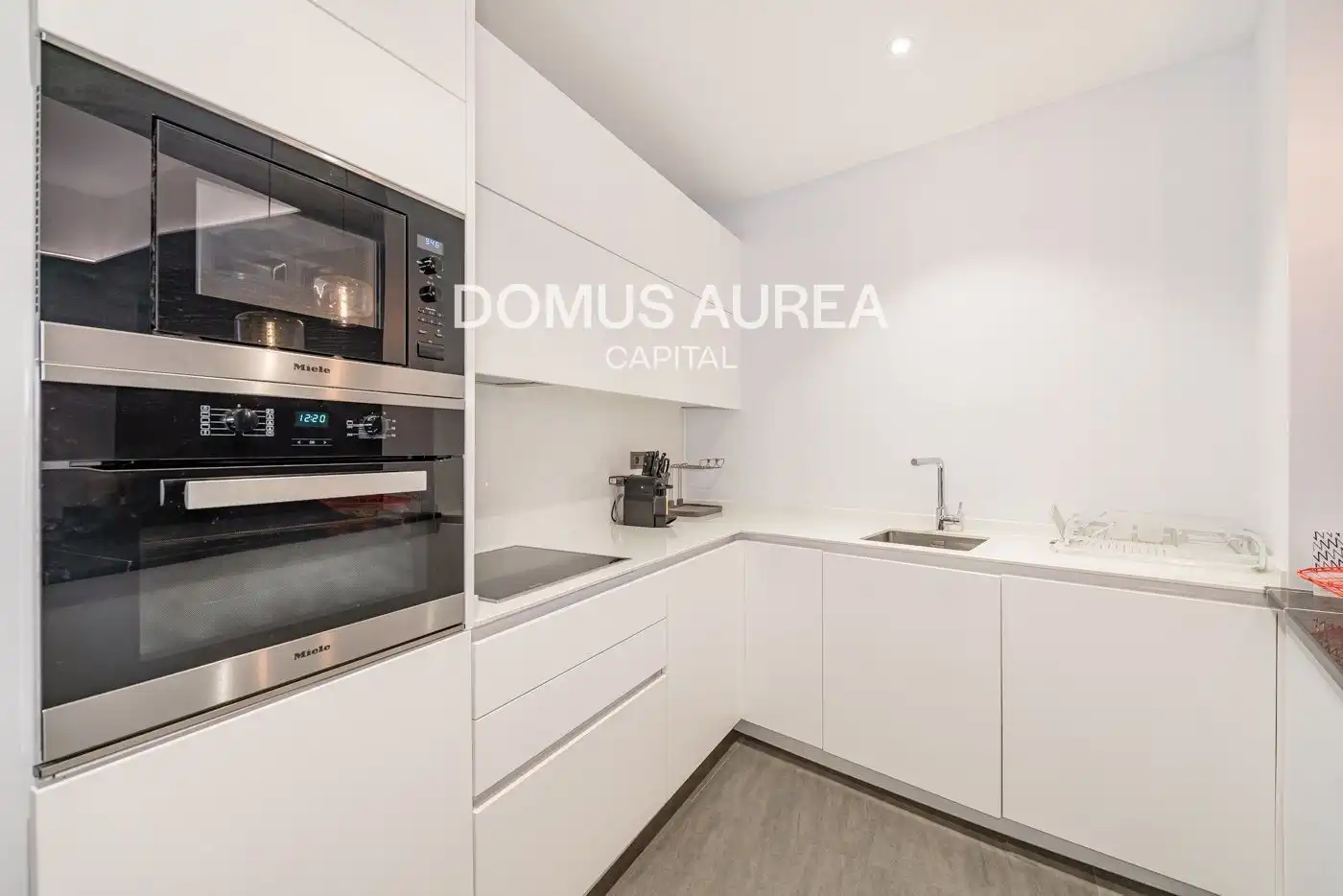 Cocina de Dúplex de alquiler en Madrid con Calefacción, Terraza y Amueblado