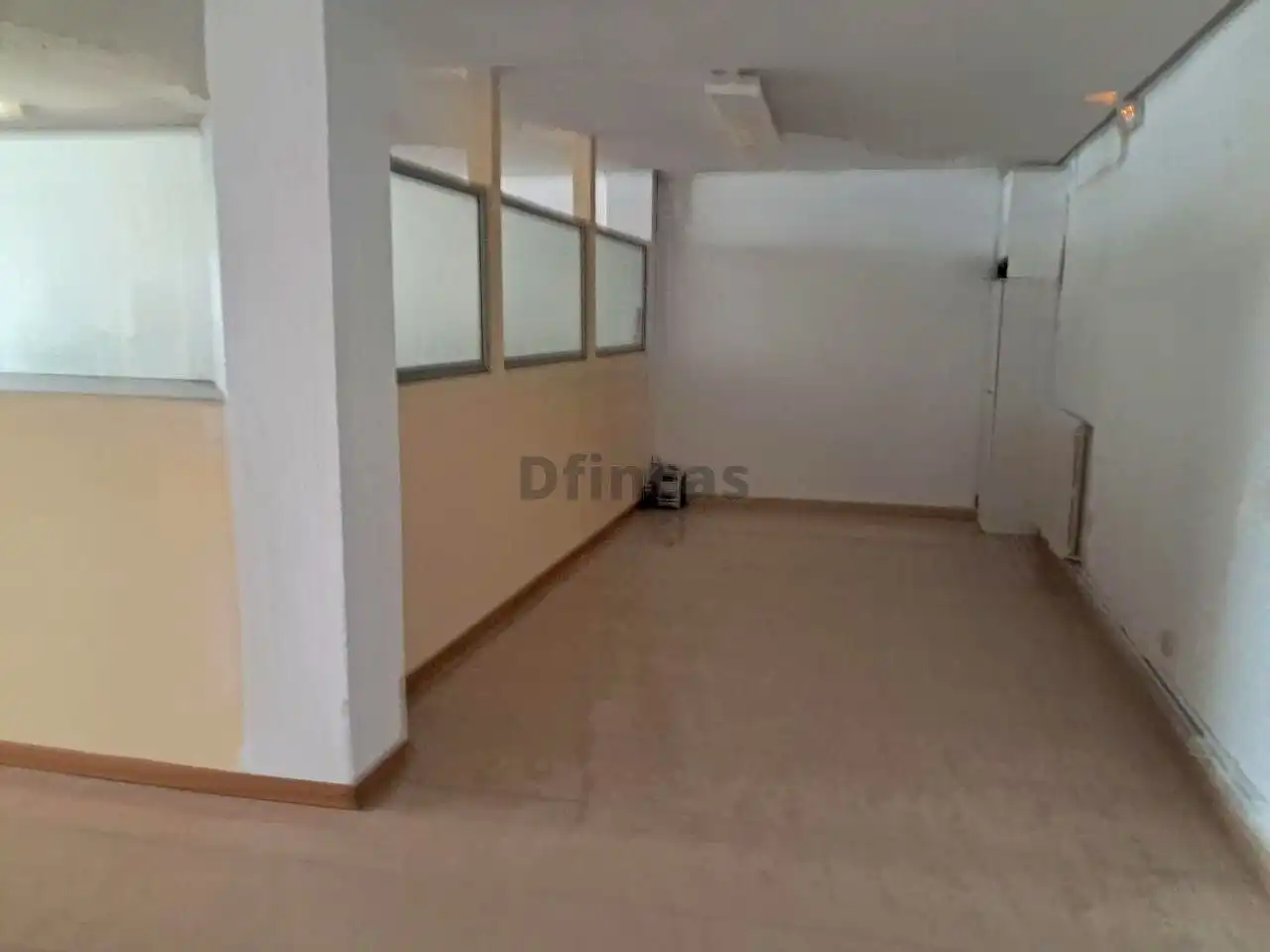 Oficina en venda en Teruel